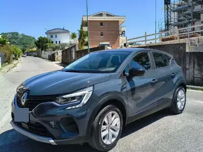Usata Renault Captur 101 CV (74 kW) 2023 Blu SUV