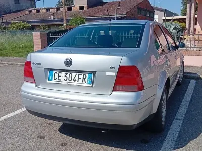 Usata VW Bora 105 CV (77 kW) 2003 Grigio Berlina