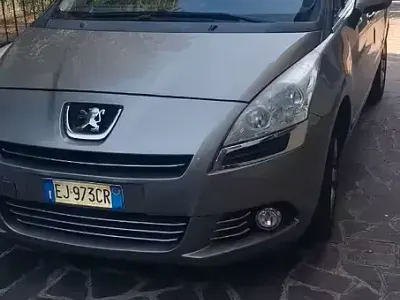 Usata Peugeot 5008 112 CV (82 kW) 2011 Monovolume