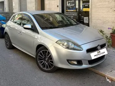Usata Fiat Bravo 105 CV (77 kW) 2012 Grigio Utilitaria