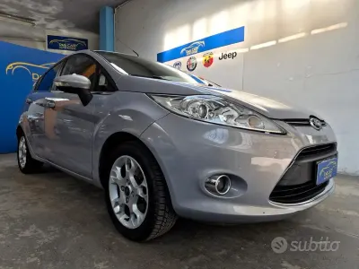 Usata Ford Fiesta Titanium 82 CV (60 kW) 2012 Grigio Berlina