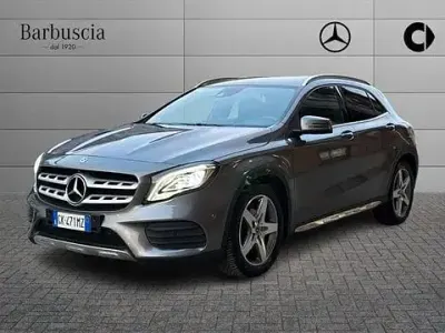 Käytetty Mercedes GLA180 Premium 122 HP (89 kW) 2019 Harmaa Katumaasturi