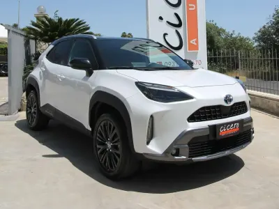 Usata Toyota Yaris Cross 92 CV (67 kW) 2022 Bianco madre perla tetto nero SUV