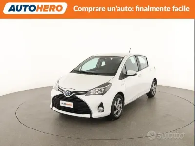 Usata Toyota Yaris Hybrid Active 73 CV (53 kW) 2017 Bianco Berlina