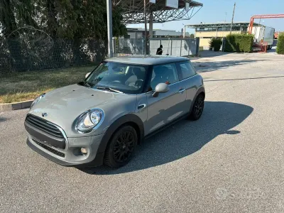Usata Mini ONE 102 CV (75 kW) 2016 Grigio Utilitaria