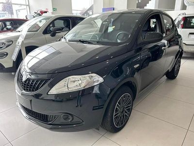 Usata Lancia Ypsilon Gold 70 CV (51 kW) 2023 Grigio Utilitaria