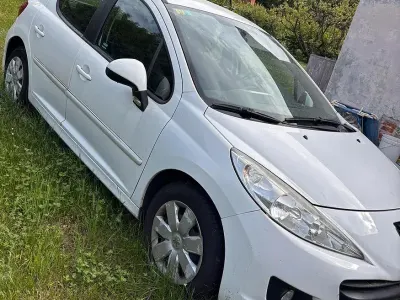 Usata Peugeot 207 73 CV (53 kW) 2012 Berlina