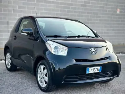 Usata Toyota iQ Sol 68 CV (50 kW) 2009 Nero Utilitaria