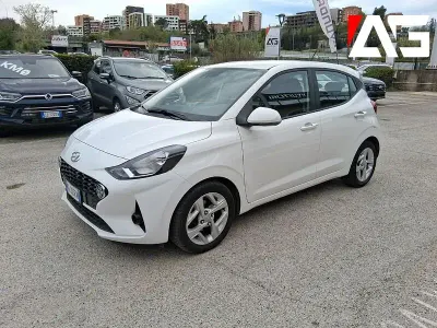 Usata Hyundai i10 67 CV (49 kW) 2022 Bianco Utilitaria