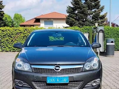 Occasion Opel Astra GTC 110 ch (80 kW) 2010 Gris Berline