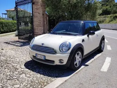Usata Mini Cooper 120 CV (88 kW) 2009 Bianco Utilitaria