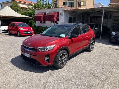 Usata Kia Stonic Style 99 CV (72 kW) 2018 Rosso SUV