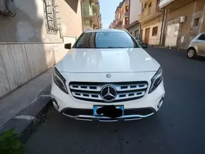 Usata Mercedes GLA180 109 CV (80 kW) 2015 Bianco SUV