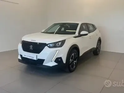 Usata Peugeot 2008 Active 110 CV (80 kW) 2022 Bianco SUV