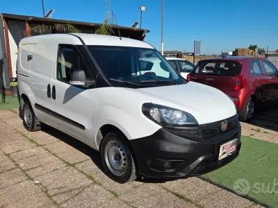 Usata Fiat Doblò S 105 CV (77 kW) 2022 Bianco Monovolume