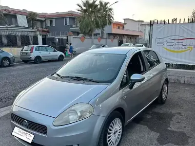 Usata Fiat Grande Punto 90 CV (66 kW) 2007 Grigio Utilitaria