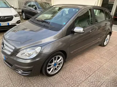 Usata Mercedes B180 109 CV (80 kW) 2009 Grigio Monovolume