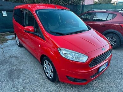 Usata Ford Tourneo Courier Titanium 100 CV (73 kW) 2016 Rosso Monovolume
