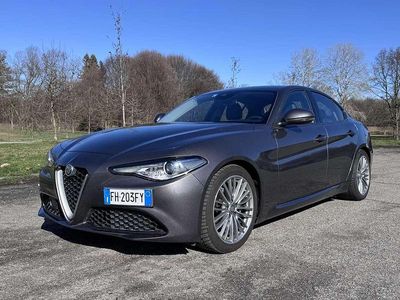 Usata Alfa Romeo Giulia Business 179 CV (131 kW) 2017 Grigio Berlina