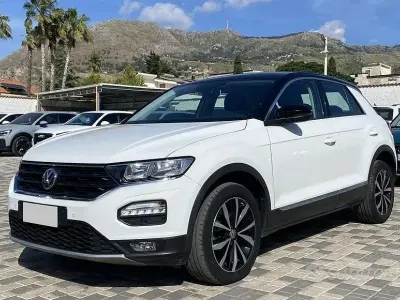 Usata VW T-Roc Style 116 CV (85 kW) 2019 Nero SUV