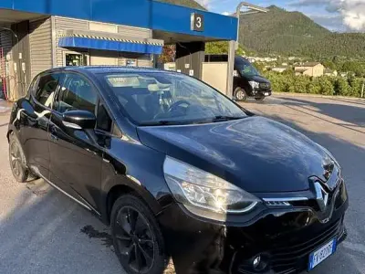 Käytetty Renault Clio IV 73 HP (53 kW) 2015 Sedan
