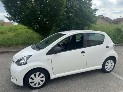 Begagnad Toyota Aygo Connect Style 68 HK (50 kW) 2013 Other Halvkombi