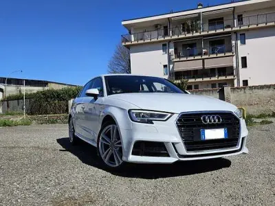 Käytetty Audi A3 Admired 116 HP (85 kW) 2019 Sedan