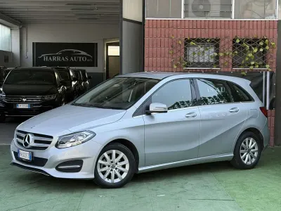 Usata Mercedes B180 109 CV (80 kW) 2018 Argento Utilitaria