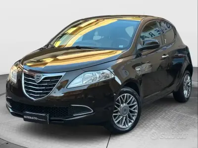 Usata Lancia Ypsilon 69 CV (50 kW) 2013 Marrone Utilitaria