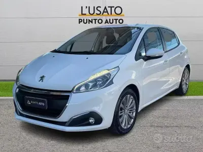 Usata Peugeot 208 Active 82 CV (60 kW) 2015 Bianco Utilitaria