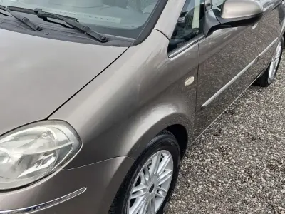 Usata Lancia Musa S 95 CV (69 kW) 2011 Grigio Monovolume