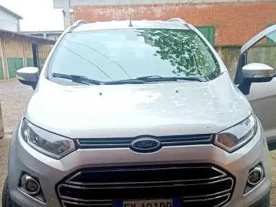 Usado Ford Ecosport 91 CV (66 kW) 2015 Plateado SUV