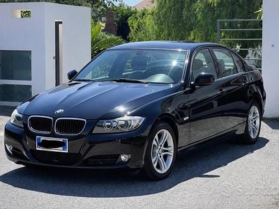 Käytetty BMW 320 2009 Musta Sedan
