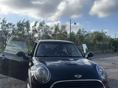 Usata Mini ONE 95 CV (69 kW) 2019 Nero Utilitaria