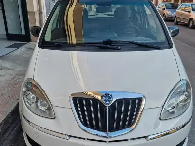 Usata Lancia Musa 77 CV (56 kW) 2012 Bianco Monovolume