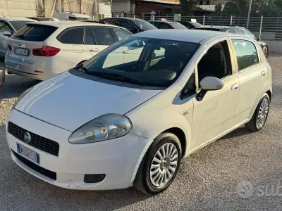 Usata Fiat Grande Punto Active 75 CV (55 kW) 2007 Bianco Utilitaria