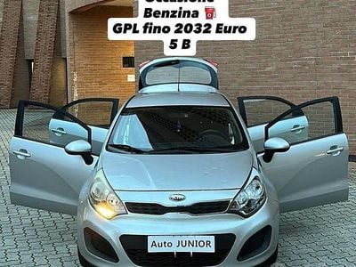 Usata Kia Rio EX 84 CV (61 kW) 2013 Grigio Berlina