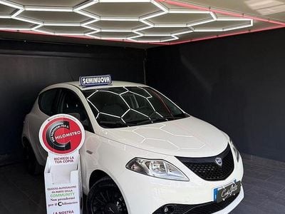 Usata Lancia Ypsilon Platinum 69 CV (50 kW) 2020 Bianco Utilitaria