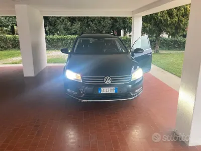 Usata VW Passat 105 CV (77 kW) 2012 Blu Station wagon