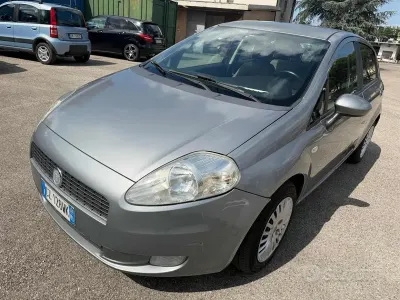Usado Fiat Grande Punto 65 HP (47 kW) 2006 Cinzento Citadino