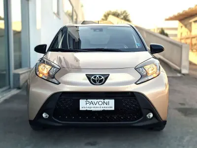 Begagnad Toyota Aygo X Trend 72 HK (52 kW) 2022 Guld SUV