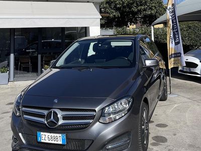 Usata Mercedes B180 109 CV (80 kW) 2015 Grigio Monovolume