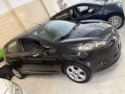 Begagnad Ford Fiesta Titanium 70 HK (51 kW) 2011 Svart Sedan