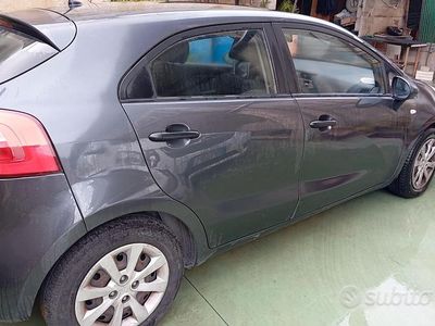 Usata Kia Rio 2013 Grigio Berlina