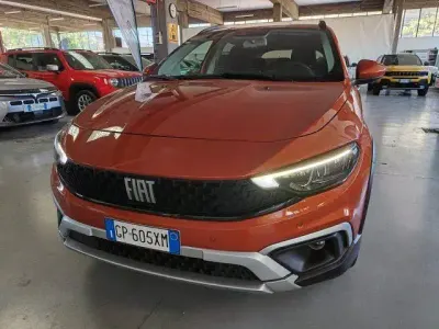 Usata Fiat Tipo Cross 131 CV (96 kW) 2023 Arancione Station wagon