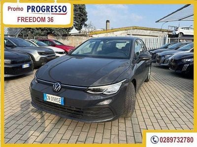 Usata VW Golf VIII Life 110 CV (80 kW) 2023 Grigio Utilitaria