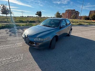Usata Alfa Romeo 147 116 CV (85 kW) 2004 Blu Utilitaria