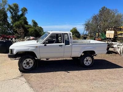 Usata Toyota HiLux 97 CV (71 kW) 1987 Bianco Pick-up