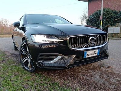 Usata Volvo V60 Ultra 344 CV (253 kW) 2022 Nero Station wagon