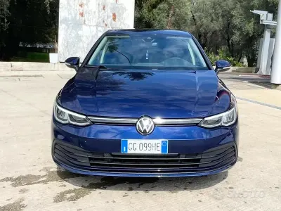 Begagnad VW Golf VIII Style 116 HK (85 kW) 2022 Blå Sedan